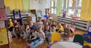 „Putujuća biblioteka“ u Vrbasu: Mališani kroz igru otkrivali Kinu