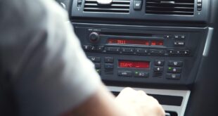 Ovo dugme u automobilu zbunjuje čak i iskusne vozače: Šta se zaista dešava ako ga pritisnete tokom vožnje?