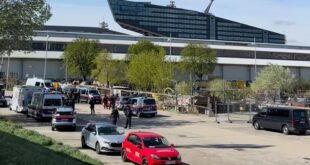 Policija u Beču žestoko rasturila blokadere- Aktivisti pravili barikade i drvenu kulu!