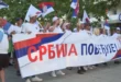 (VIDEO) UPRKOS VISOKIM TEMPERATURAMA KOLONA GRAĐANA NE POSUSTAJE: Trenutno se nalaze u Golubincima