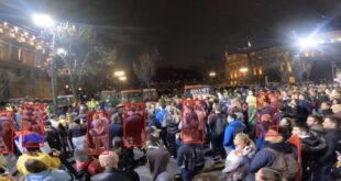 (VIDEO) SINHRONIZOVANO – SVI KAO JEDAN: Kako je kroz koordinisanu reakciju i širenje straha stvoren narativ o navodnoj upotrebi “zvučnog topa”