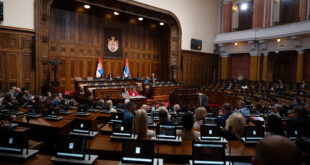 Poslanici Skupštine Srbije usvojili Zakon o roditeljima negovateljima i negovateljima