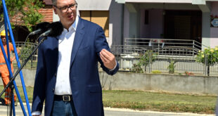 Vučić: Nabavili smo jednu pedijatrijsku pokretnu ambulantu, biće ih 10 ukupno