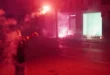 Pretili narodu da će ih ubiti, kamenovali policiju, palili zgrade i lokale: Evo šta blokaderi sa ponosom obeležavaju u Valjevu (VIDEO)