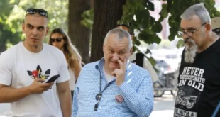 Poruka o šišanju žena izazvala potres u Demokratskoj stranci! Pljuju ga Ješić, Civarić, Grbović... (FOTO)