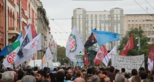 Pronađite razliku: Pogledajte ko se zapravo krije iza protesta na trgu...