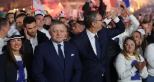 (FOTO) Pukla još jedna masna laž blokadera: I tajkunski Danas morao da prizna - Fico otišao iz Brisela da podrži Vučića u Novom Sadu!