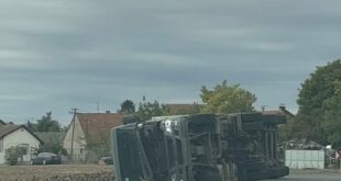 Prevrnuo se kamion pun repe na ulazu u Kulu