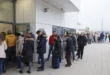 Kršenje izborne tišine na biračkom mestu! Ubacuje listić i pokazuje... (FOTO)