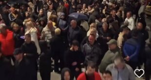 Zrenjanin krenuo u šetnju podrške listi „Aleksandar Vučić – Ujedinjena Srbija“- Pogledajte kako izgleda atmosfera u ovom gradu!