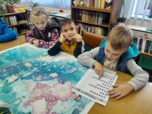Mališani iz vrtića „Grlica“ istraživanje o vodi započeli i u biblioteci u Kucuri