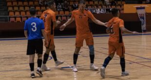 „Leteći Holanđanin“ goleadom do tri od tri!