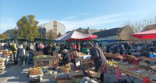 Mala pijaca u Vrbasu: Jabuke od 50, kupus od 60 dinara
