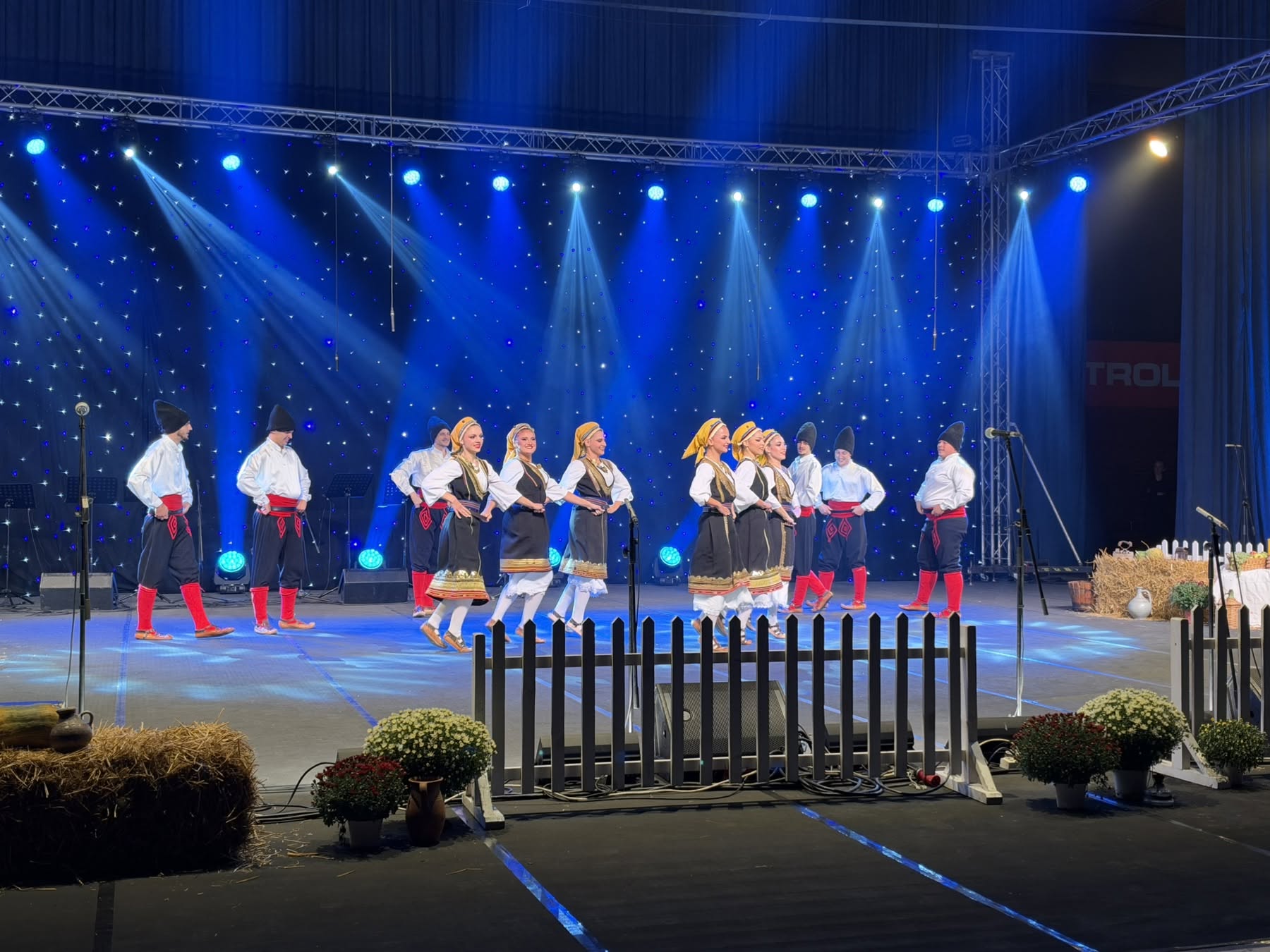 Drugo veče „Velikog panonskog vašara“ okupilo folklorne ansamble iz Srbije i Rumunije